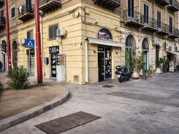 locale commerciale in vendita a Palermo