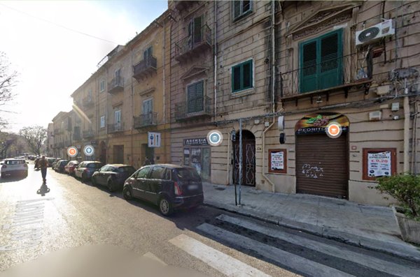 locale commerciale in vendita a Palermo in zona Montegrappa / Santa Rosalia