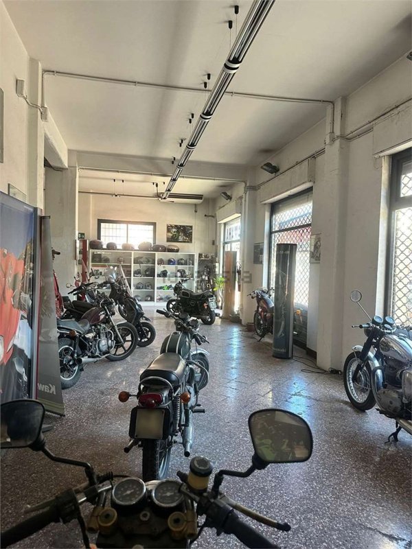 locale commerciale in vendita a Palermo in zona Montepellegrino