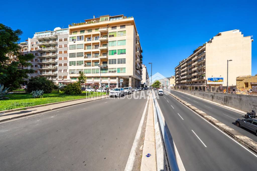 ufficio in vendita a Palermo in zona Libertà