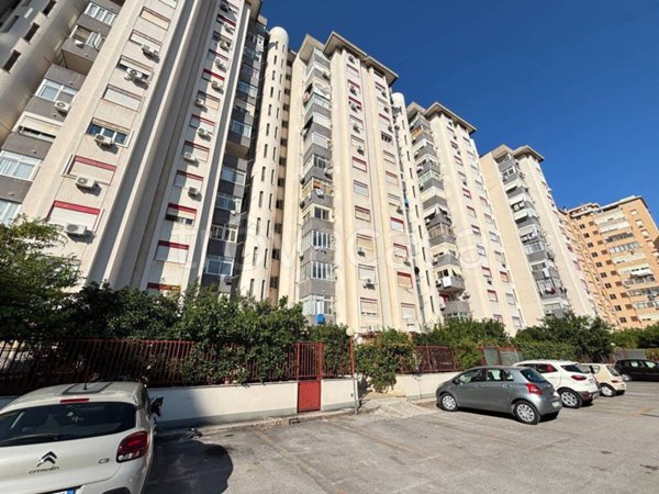 appartamento in vendita a Palermo in zona Zisa