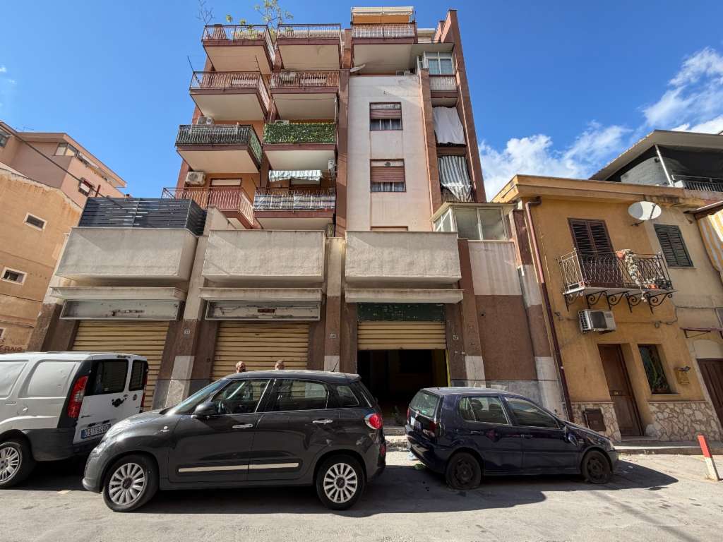 locale commerciale in vendita a Palermo in zona Zisa