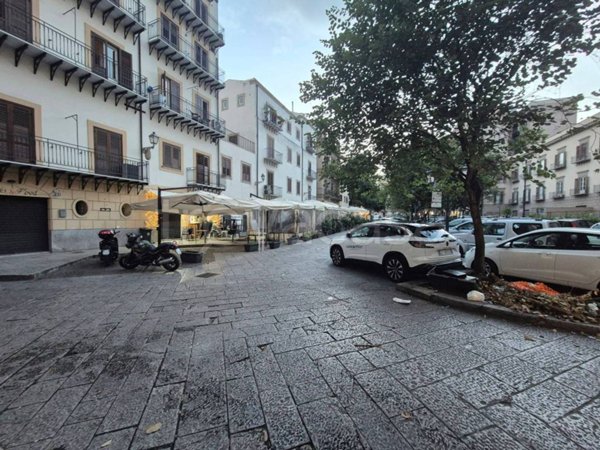 locale commerciale in vendita a Palermo in zona Centro storico