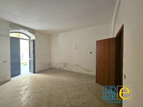 locale commerciale in vendita a Palermo in zona Centro storico