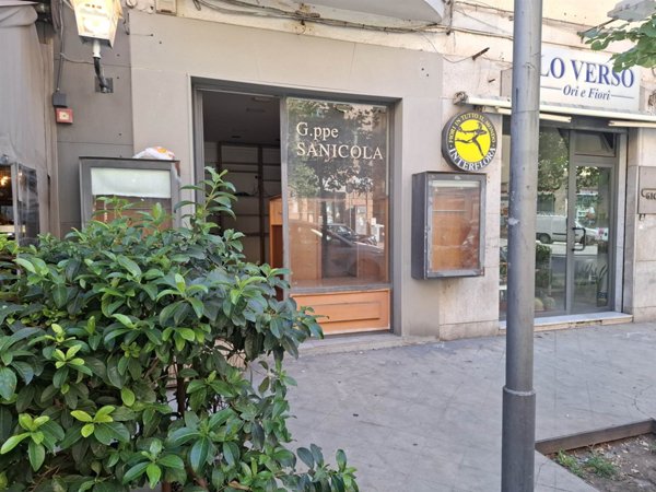 attivita commerciale in vendita a Palermo in zona Libertà