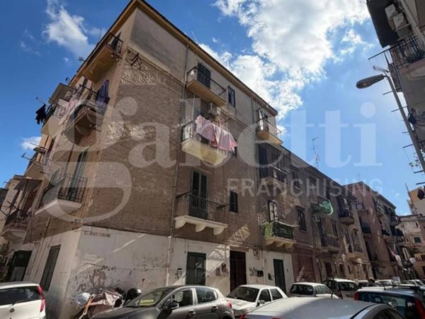 appartamento in vendita a Palermo in zona Zisa