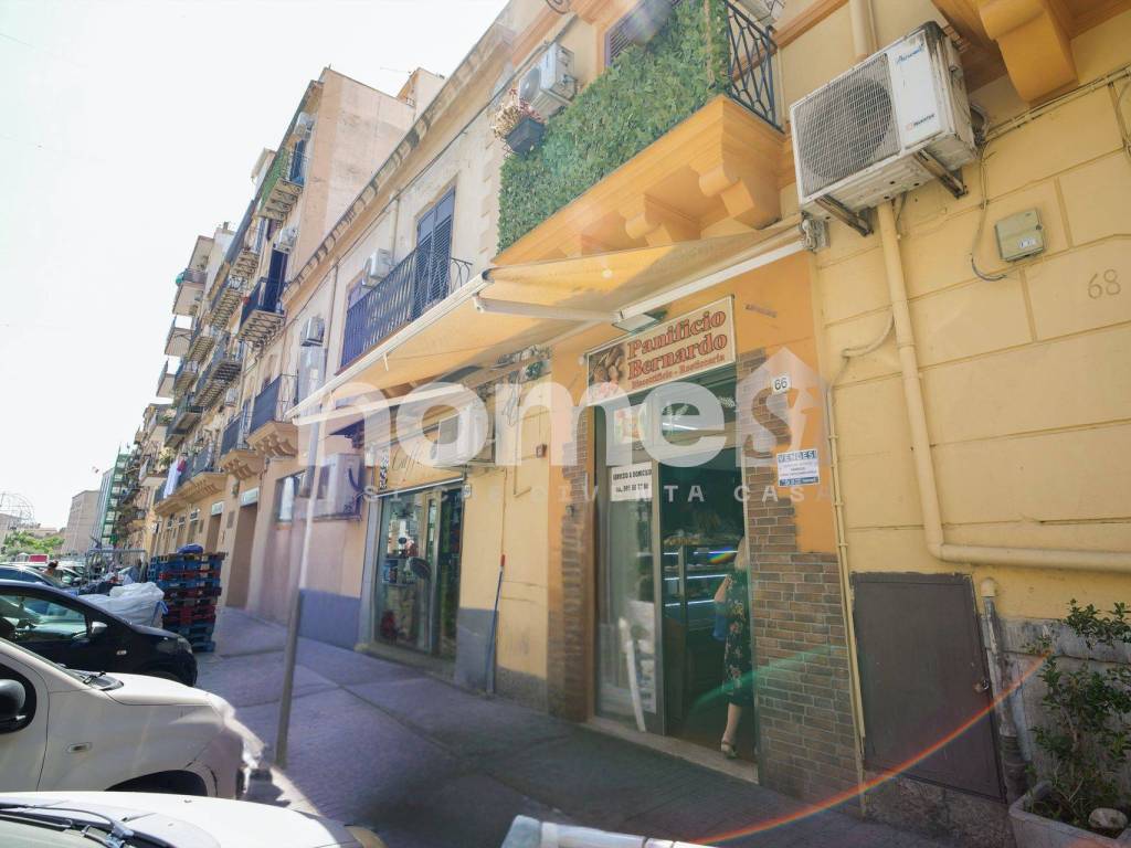 ufficio in vendita a Palermo in zona Zisa