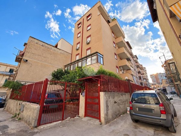 appartamento in vendita a Palermo in zona Zisa