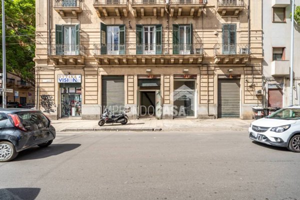 locale commerciale in vendita a Palermo in zona Zisa