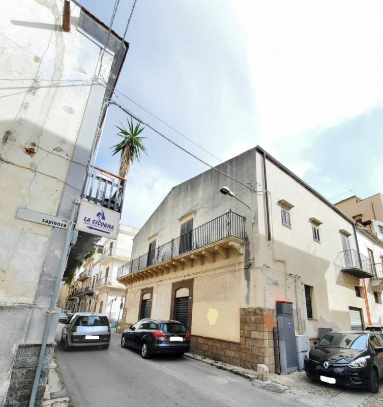 intera palazzina in vendita a Partinico