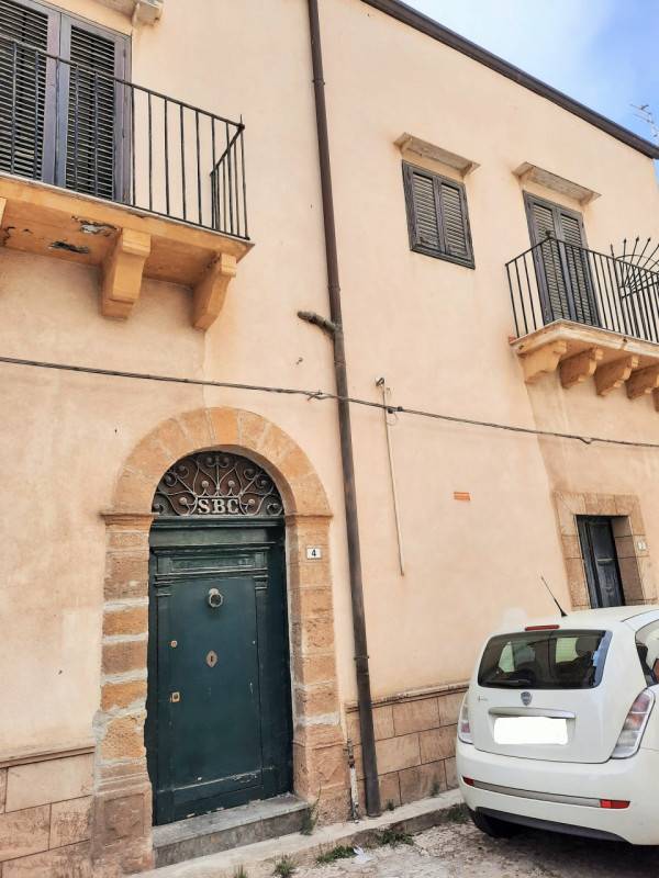 intera palazzina in vendita a Partinico
