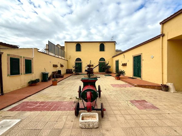 intera palazzina in vendita a Partinico