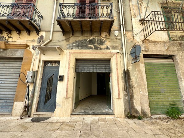 negozio in vendita a Partinico