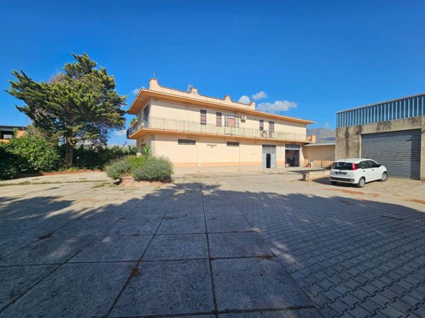 intera palazzina in vendita a Partinico