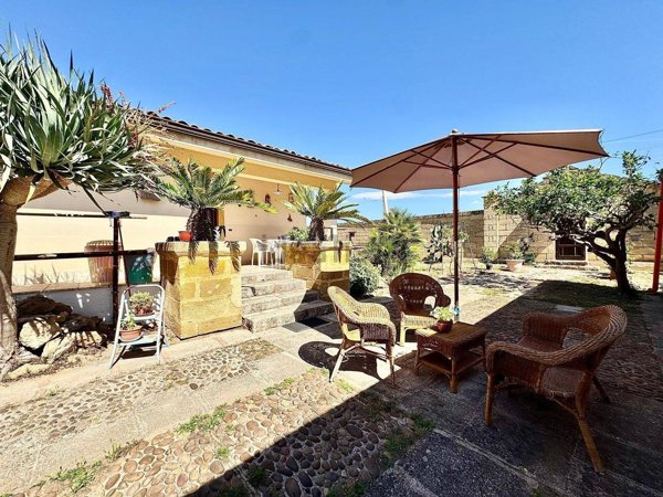 casa indipendente in vendita a Partinico