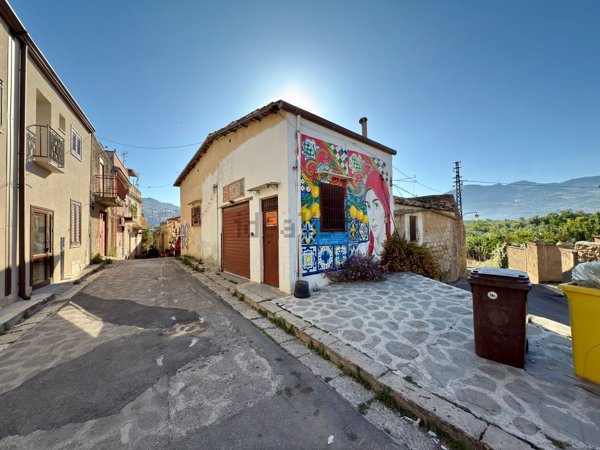 casa indipendente in vendita a Partinico in zona Parrini