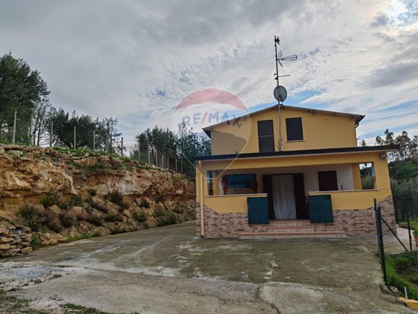 casa indipendente in vendita a Partinico