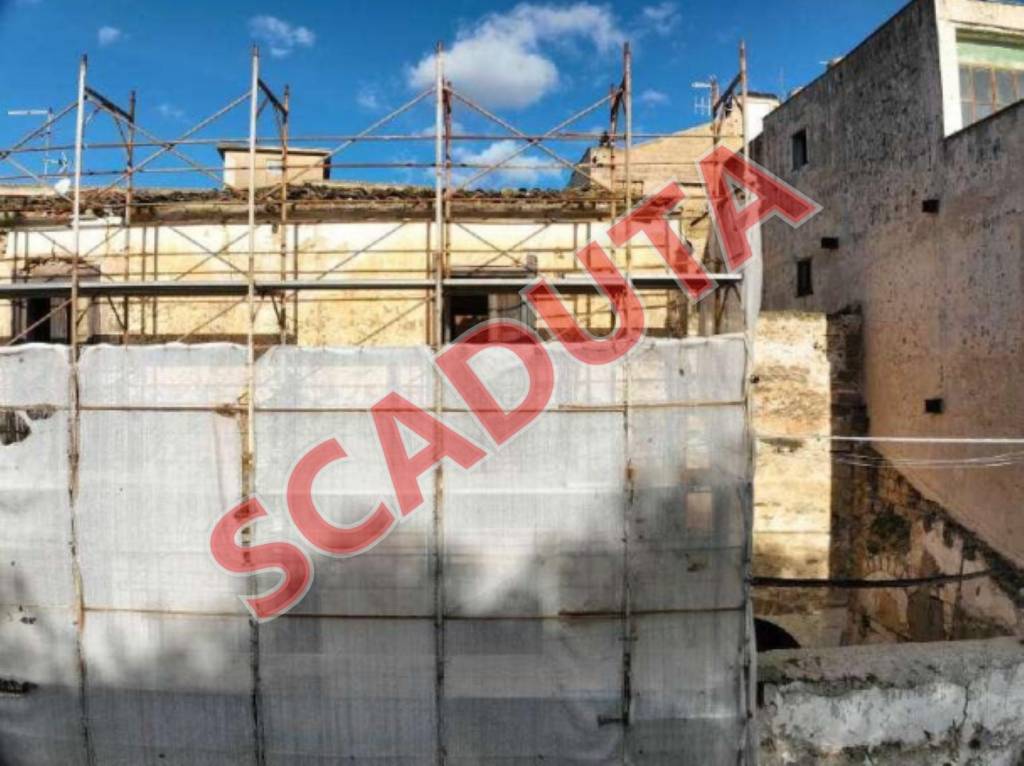 locale commerciale in vendita a Partinico