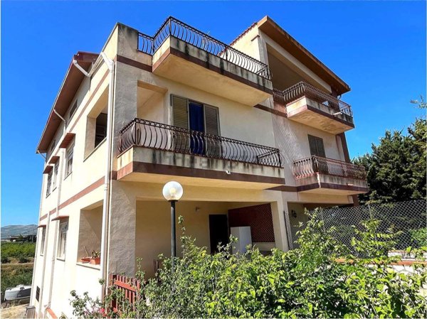 casa indipendente in vendita a Partinico