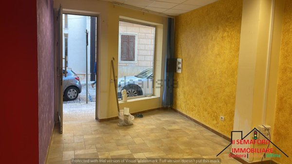 locale commerciale in vendita a Partinico