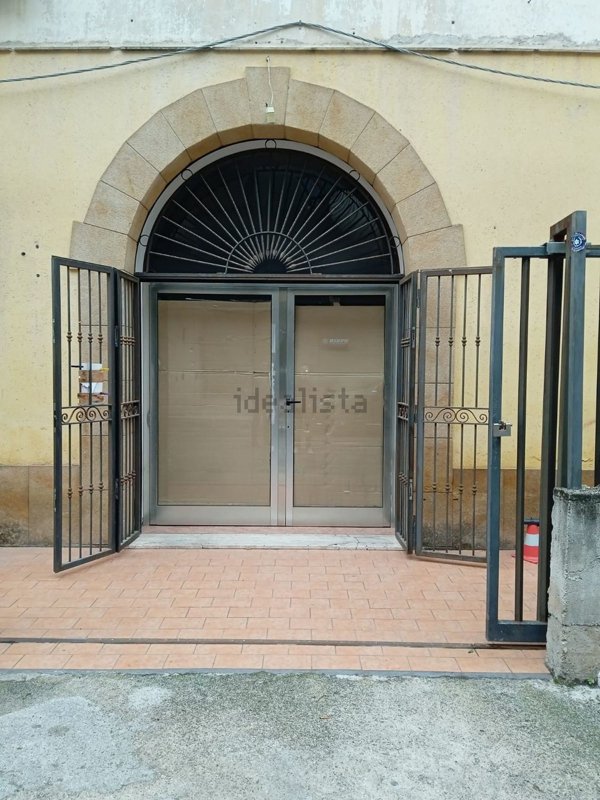 locale commerciale in vendita a Partinico
