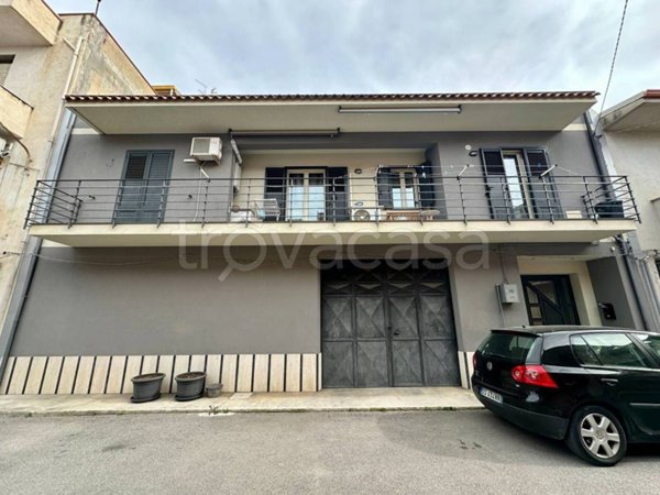 locale commerciale in vendita a Partinico