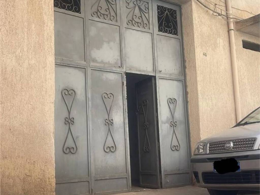 locale commerciale in vendita a Partinico