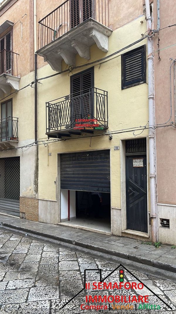 locale commerciale in vendita a Partinico