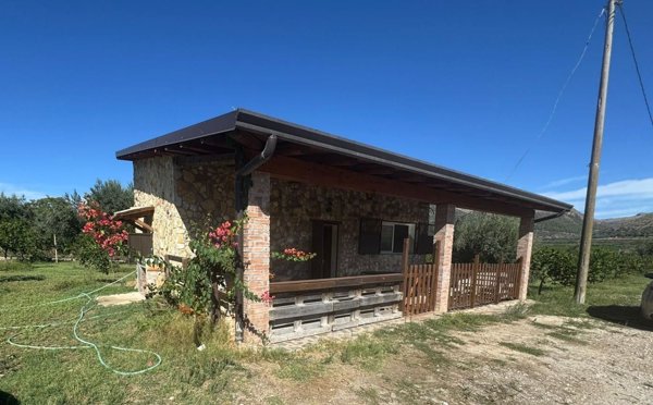 casa indipendente in vendita a Partinico in zona Parrini