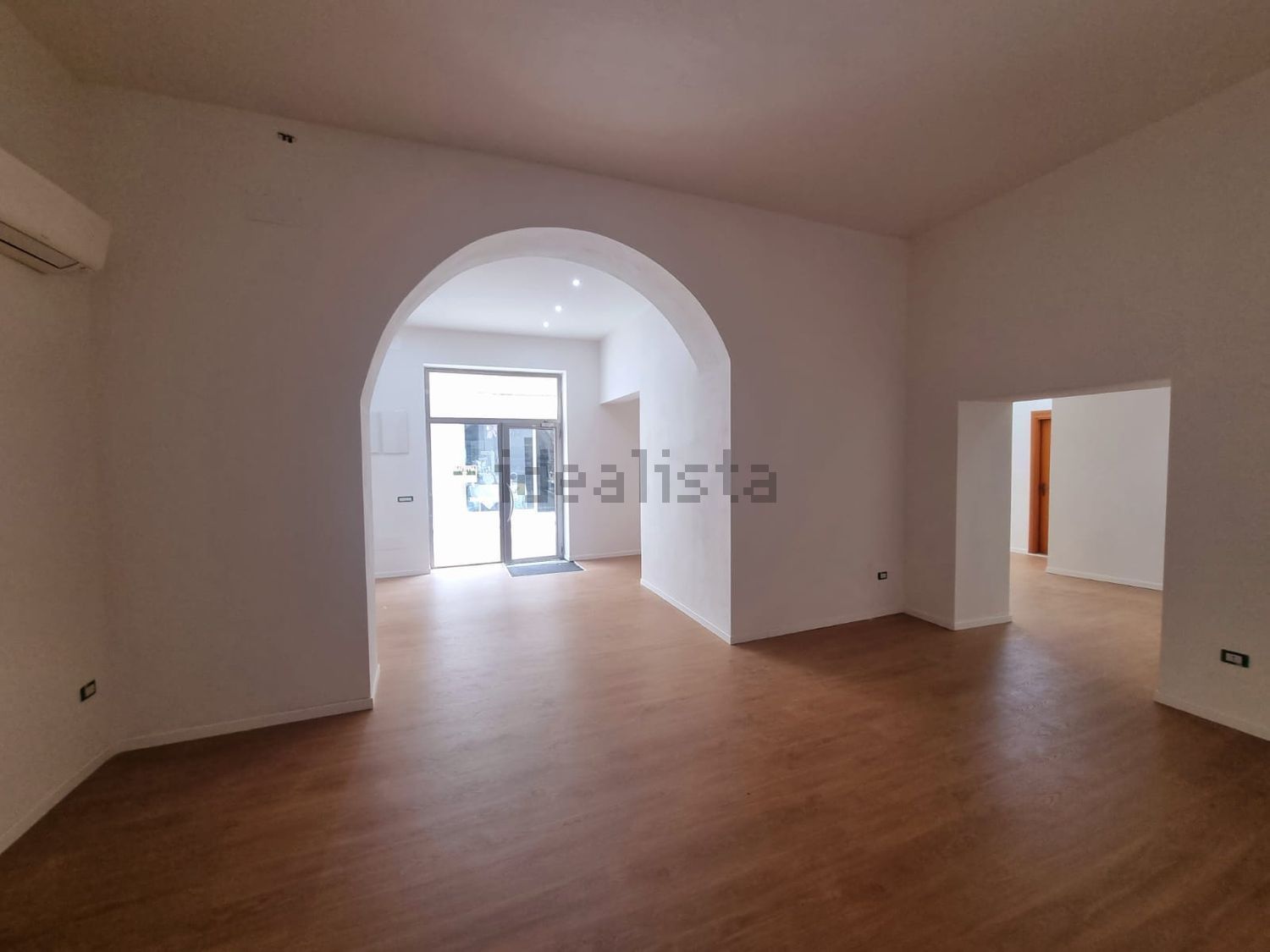 locale commerciale in vendita a Partinico