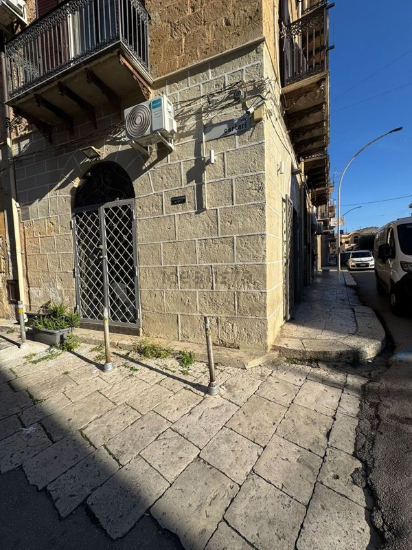 locale commerciale in vendita a Partinico