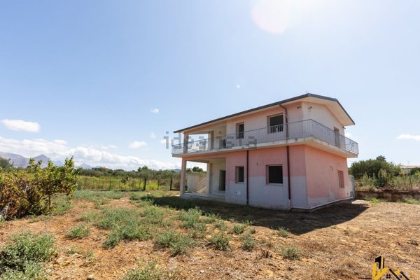 casa indipendente in vendita a Partinico