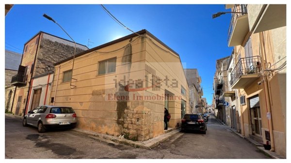 locale commerciale in vendita a Partinico