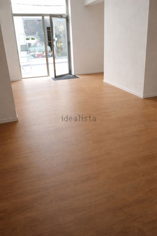 locale commerciale in vendita a Partinico