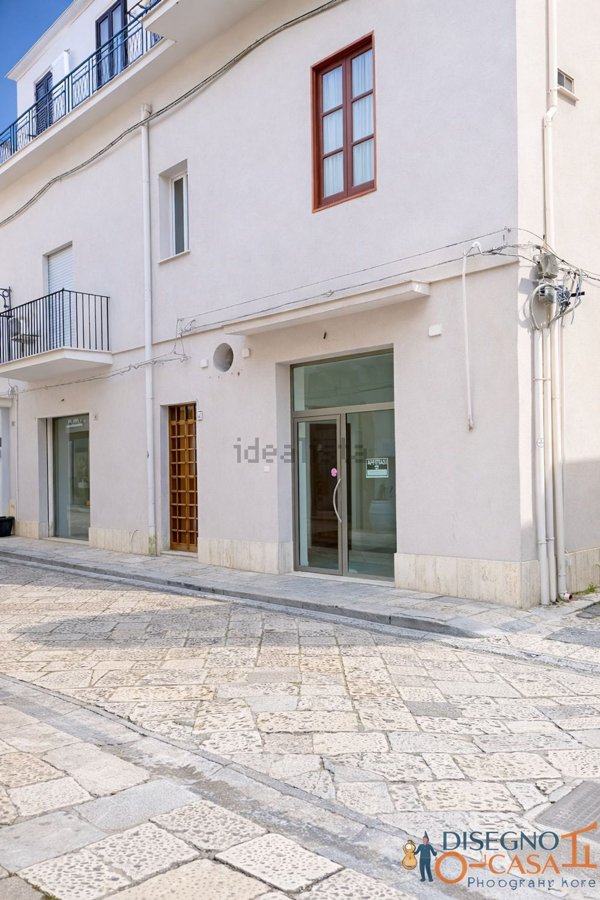 locale commerciale in vendita a Partinico