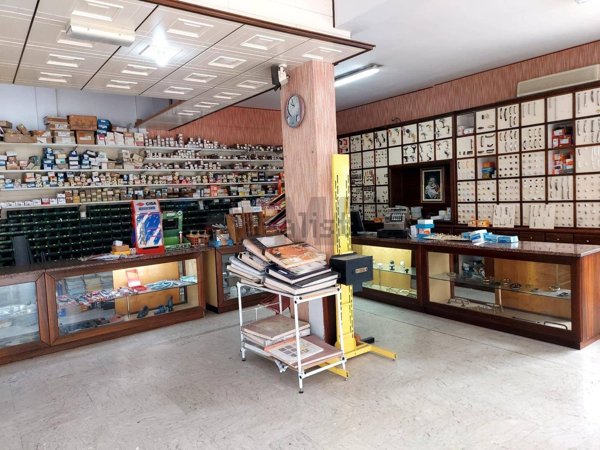 locale commerciale in vendita a Partinico