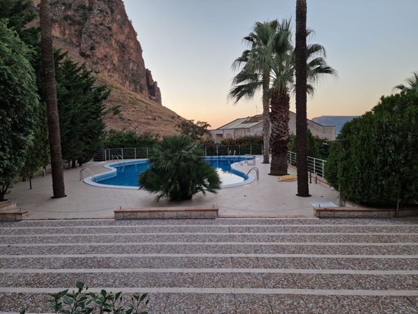 esavano in vendita a Partinico