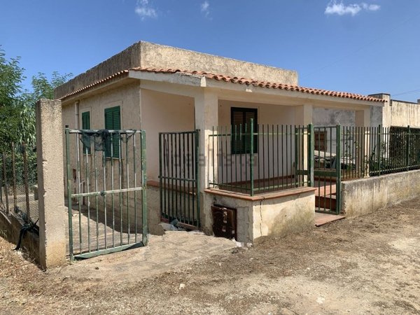 casa indipendente in vendita a Partinico