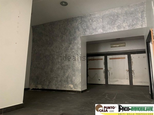 locale commerciale in vendita a Partinico