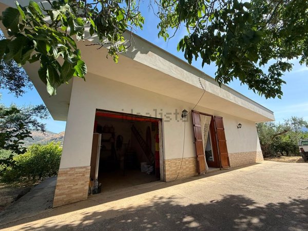 casa indipendente in vendita a Partinico in zona Parrini