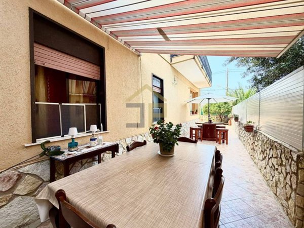 casa indipendente in vendita a Partinico