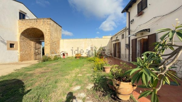 casa indipendente in vendita a Partinico in zona Parrini