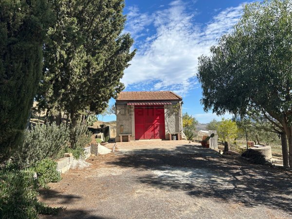 locale di sgombero in vendita a Petralia Soprana