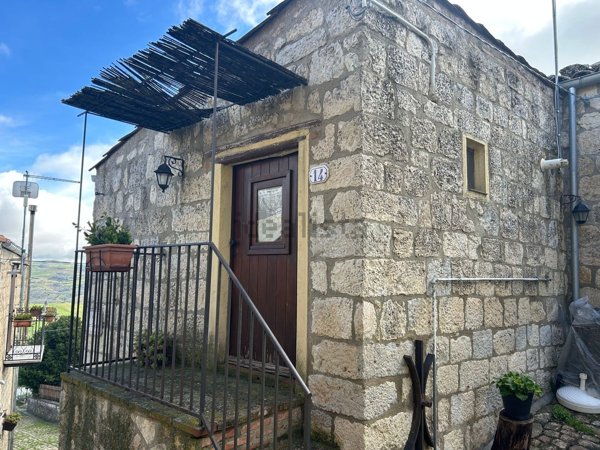 casa indipendente in vendita a Petralia Soprana in zona Pianello