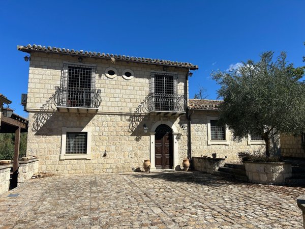 casa indipendente in vendita a Petralia Soprana in zona Gioiotti