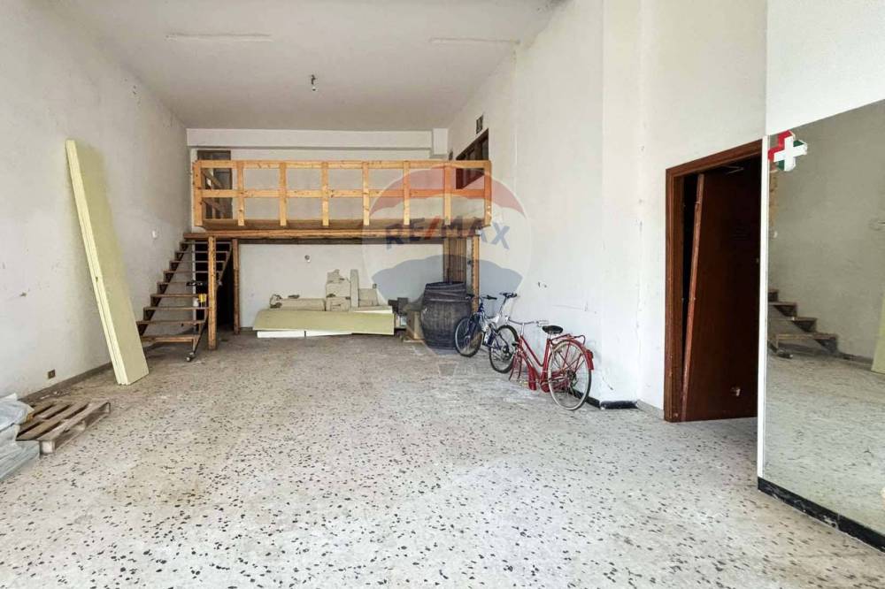 locale di sgombero in vendita a Petralia Sottana