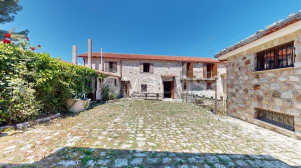 casa indipendente in vendita a Piana degli Albanesi