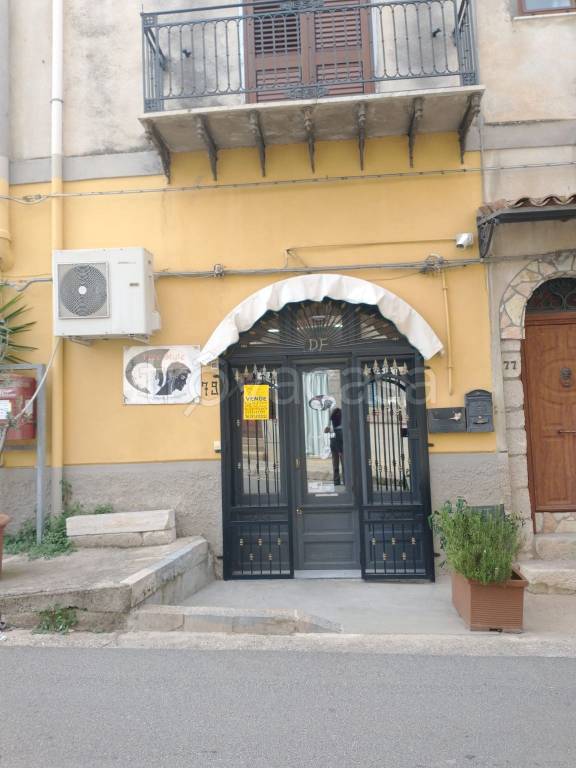 negozio in vendita a Piana degli Albanesi