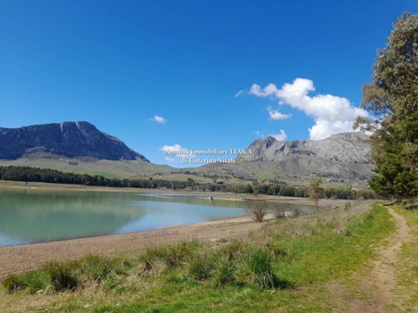 appartamento in vendita a Piana degli Albanesi