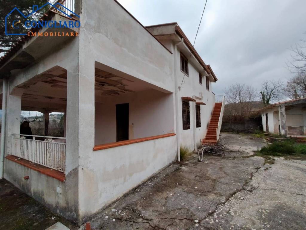 casa indipendente in vendita a Piana degli Albanesi
